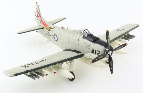 Hobby Master HA2917 Douglas A-1H Skyraider, VA-176 Thunderbolts, AK412
